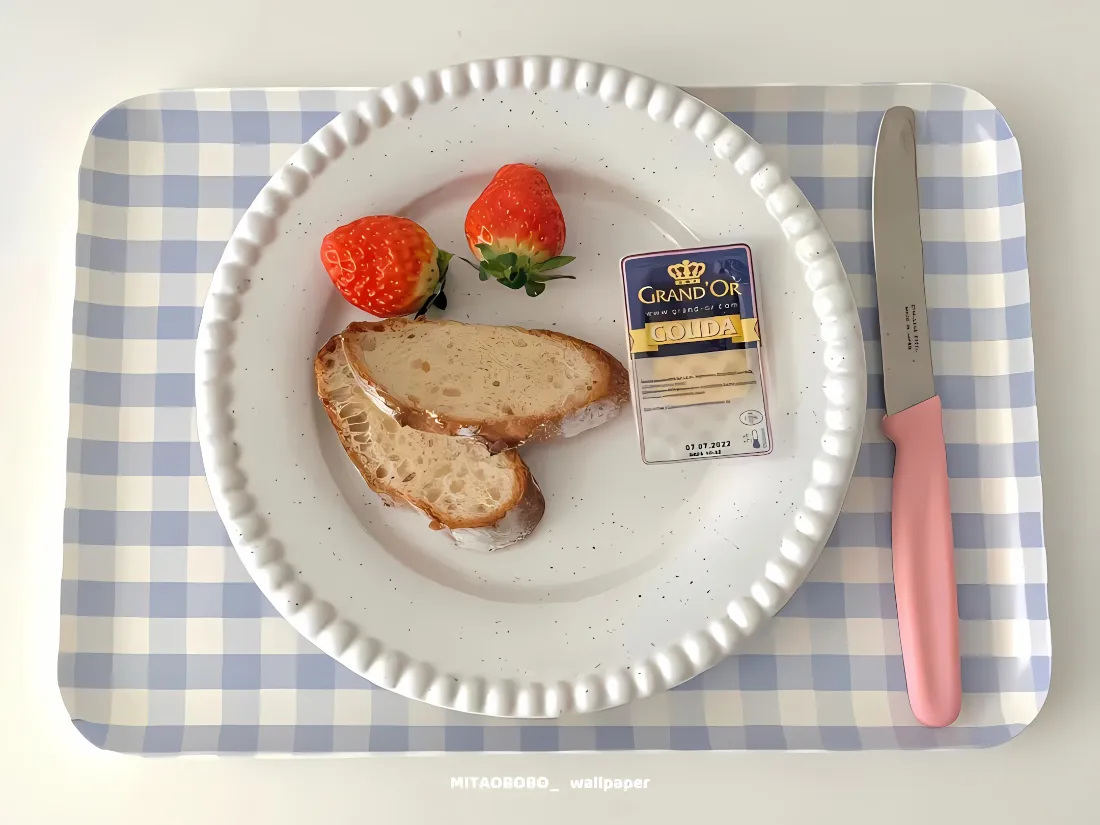 2kins风草莓早餐壁纸｜美食背景 - 盘子面包「哲风壁纸」
