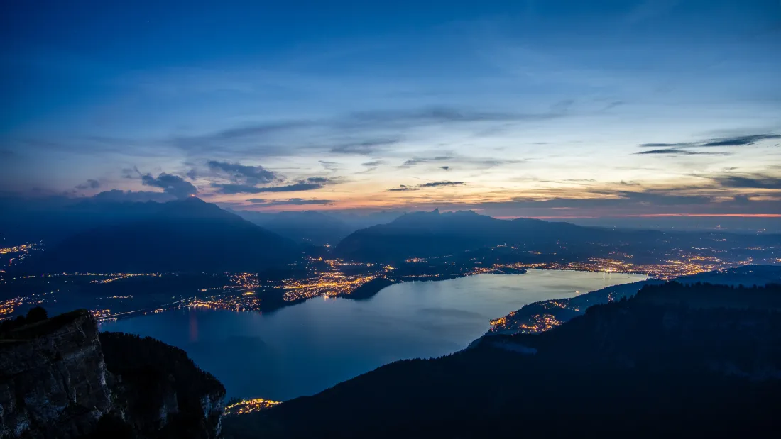 4k黄昏山湖美景壁纸｜静谧湖泊背景 - 湖光山色「哲风壁纸」