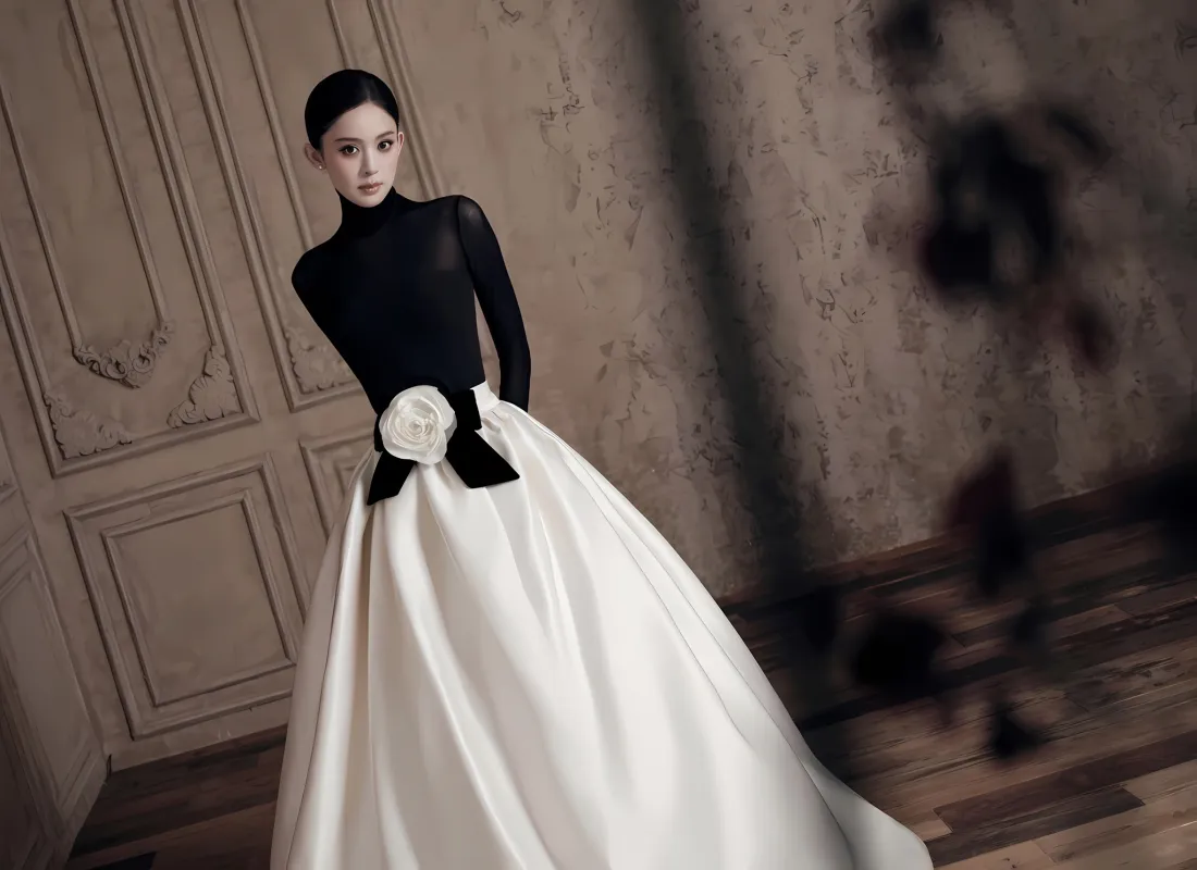 2k古丽娜扎礼服壁纸｜复古背景 - 优雅美女「哲风壁纸」