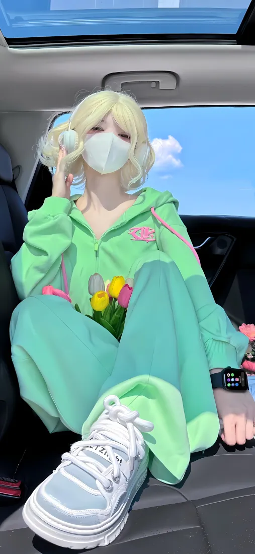 车内清新绿色套装手机壁纸｜蓝天 - 金发口罩花「哲风壁纸」