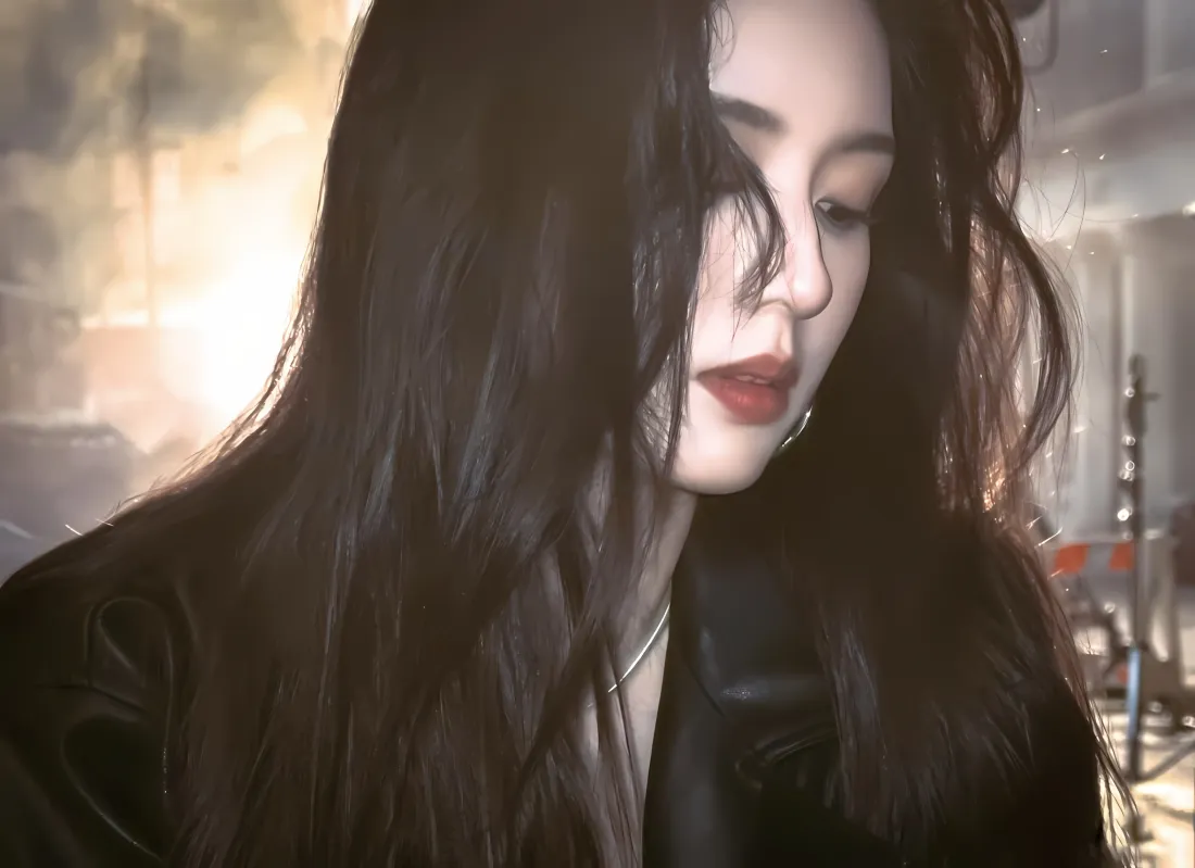 2k周也御姐壁纸｜黑色皮衣背景图 - 迷人红唇「哲风壁纸」