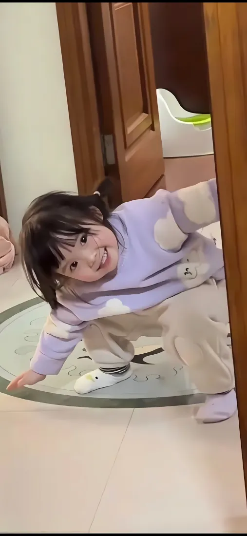 曾婉之室内可爱手机壁纸｜居家背景 - 孩童「哲风壁纸」