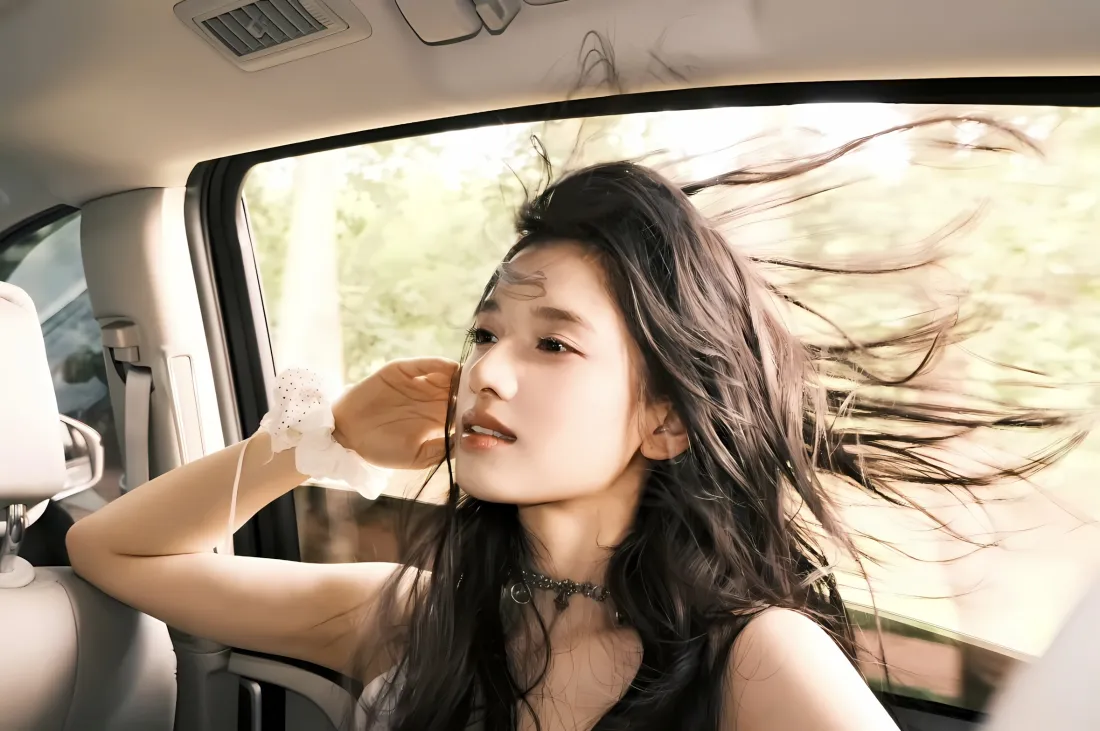 2k张婧仪壁纸｜车内背景图片 - 发丝飞扬「哲风壁纸」