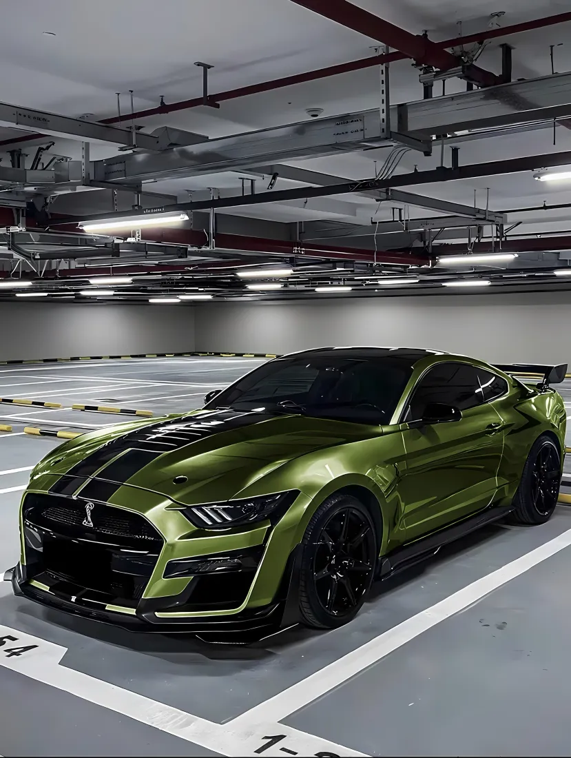 绿色福特野马跑车手机壁纸｜车库背景 - 改装车「哲风壁纸」