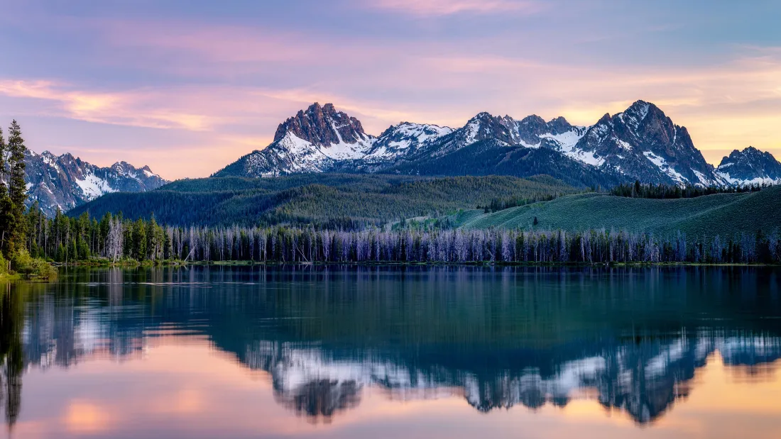 4k自然风景壁纸｜雪山湖泊背景图片 - 森林倒影山脉「哲风壁纸」