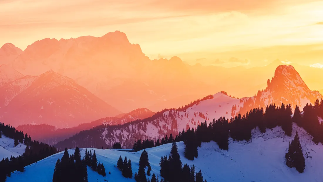 6k雪山雪地壁纸｜山峰背景图片 - 日落松林「哲风壁纸」