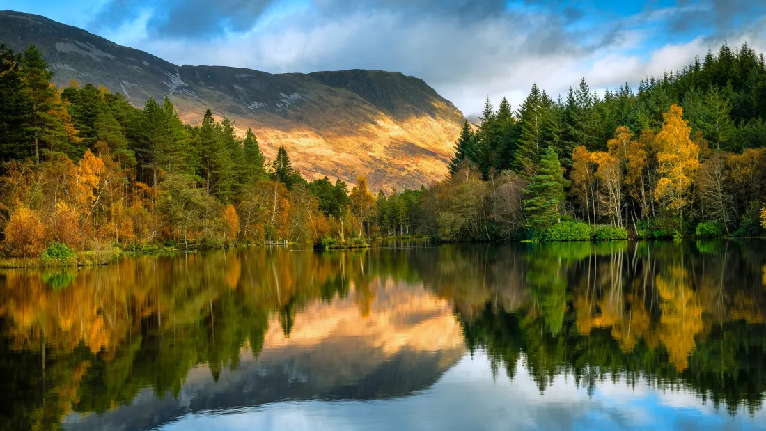 6k自然风景壁纸｜湖泊秋景背景图片 - 山川倒影树林「哲风壁纸」