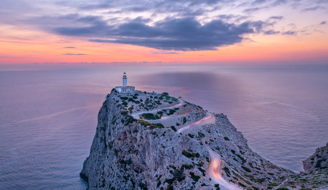 5k山崖海景壁纸｜黄昏背景图片 - 灯塔「哲风壁纸」