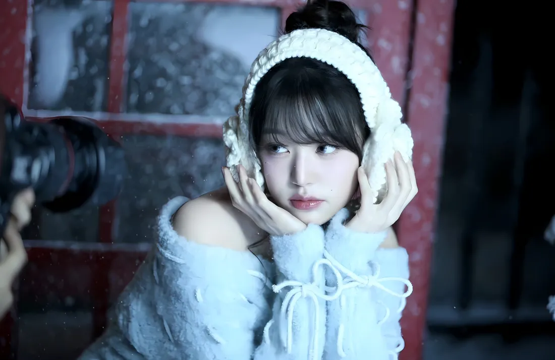 2k张元英壁纸｜雪景写真背景图片 - 蓝色毛衣耳套「哲风壁纸」