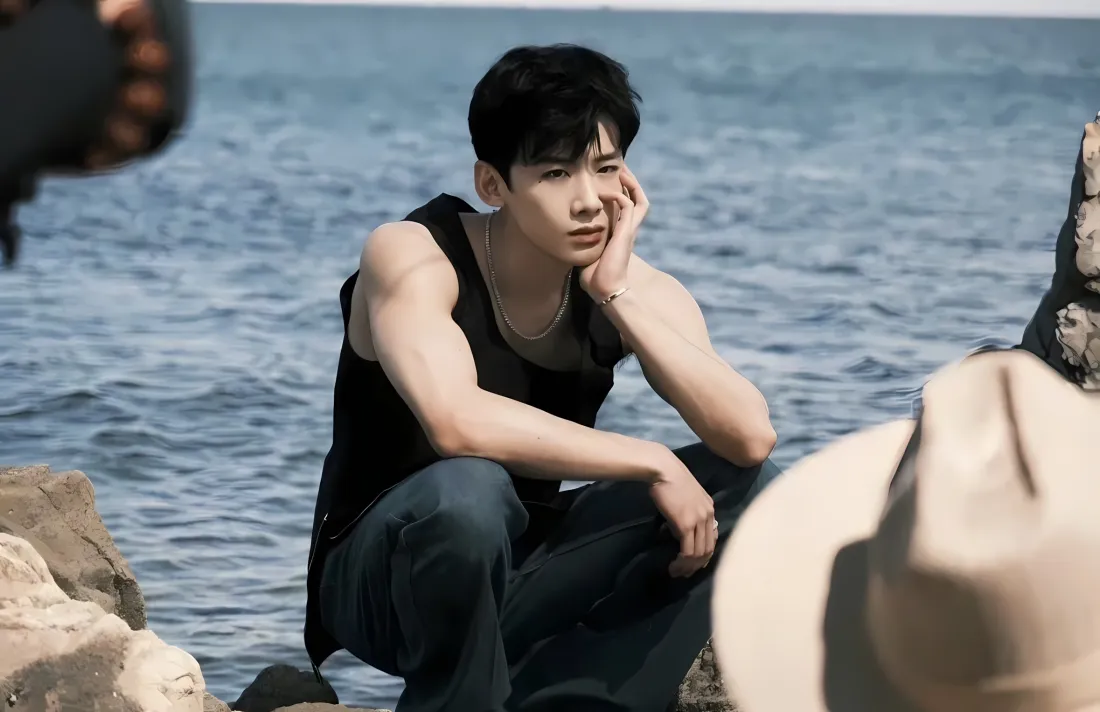 2k白敬亭壁纸｜海边背景图 - 肌肉「哲风壁纸」