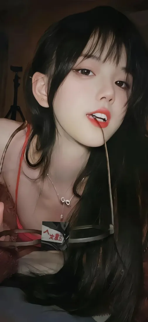 红衣美女手机壁纸｜室内背景 - 长发红唇「哲风壁纸」