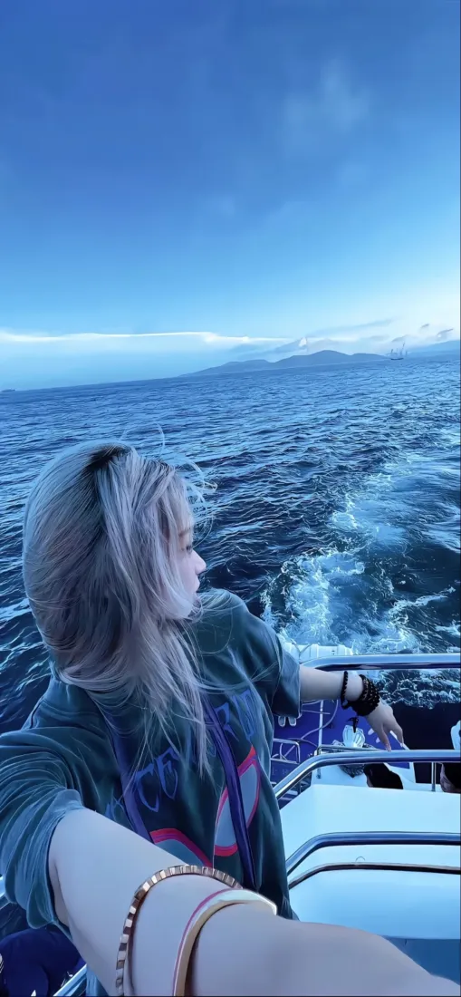 海景美女手机壁纸｜大海背景图片 - 氛围感高清「哲风壁纸」