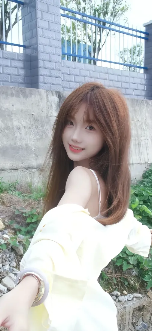 白衣美女手机壁纸｜户外背景 - 清新氛围「哲风壁纸」