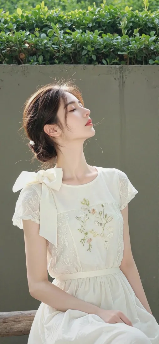 白衣美女手机壁纸｜绿植背景 - 清新「哲风壁纸」