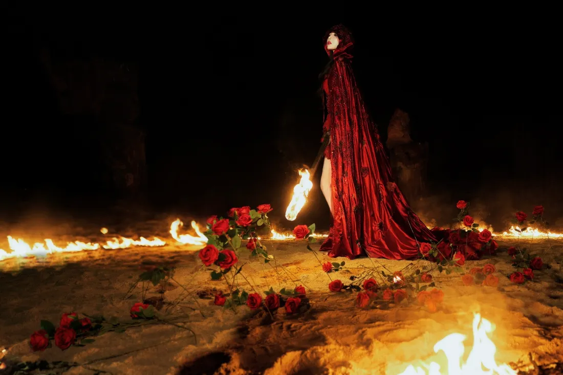 2k古力娜扎壁纸｜火焰玫瑰背景图片 - 红裙氛围感「哲风壁纸」