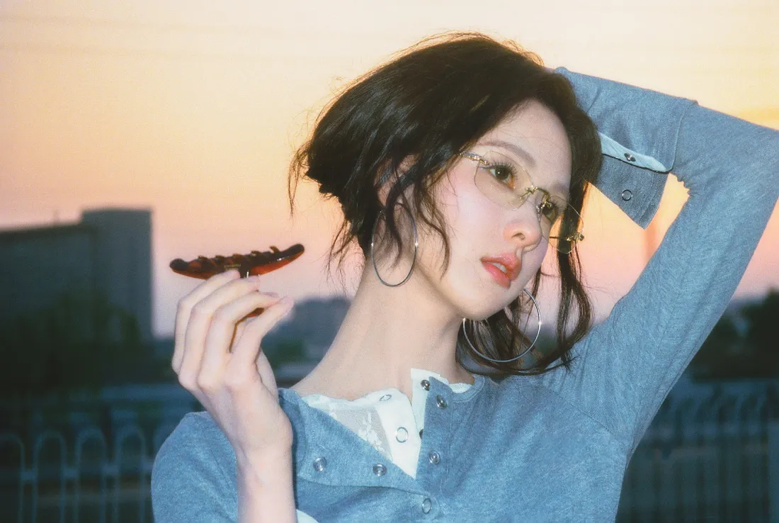 2k陈都灵壁纸｜城市黄昏背景图片 - 蓝色上衣「哲风壁纸」