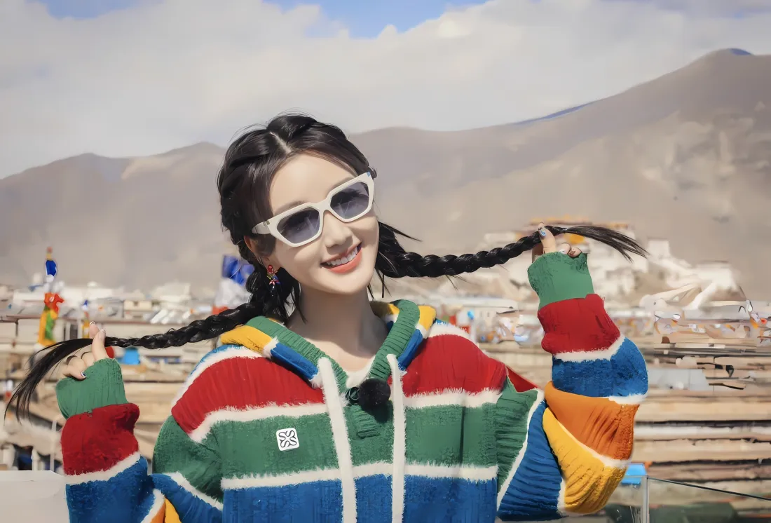 2k毛晓彤壁纸｜户外背景 - 墨镜麻花辫彩毛衣「哲风壁纸」