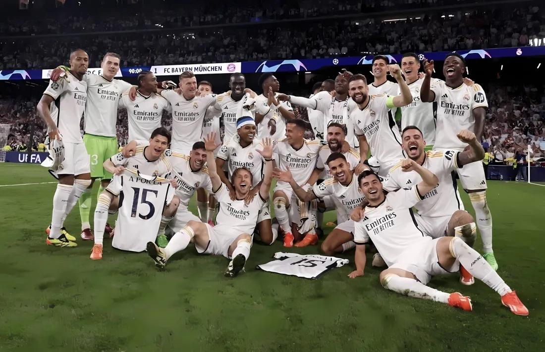 2k皇马足球壁纸｜绿茵场合影 - 团队庆祝「哲风壁纸」