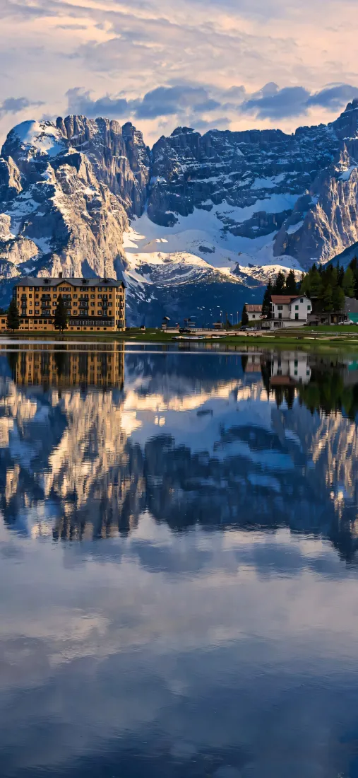 自然风景手机壁纸｜湖光山色背景图片 - 雪山湖水房子「哲风壁纸」