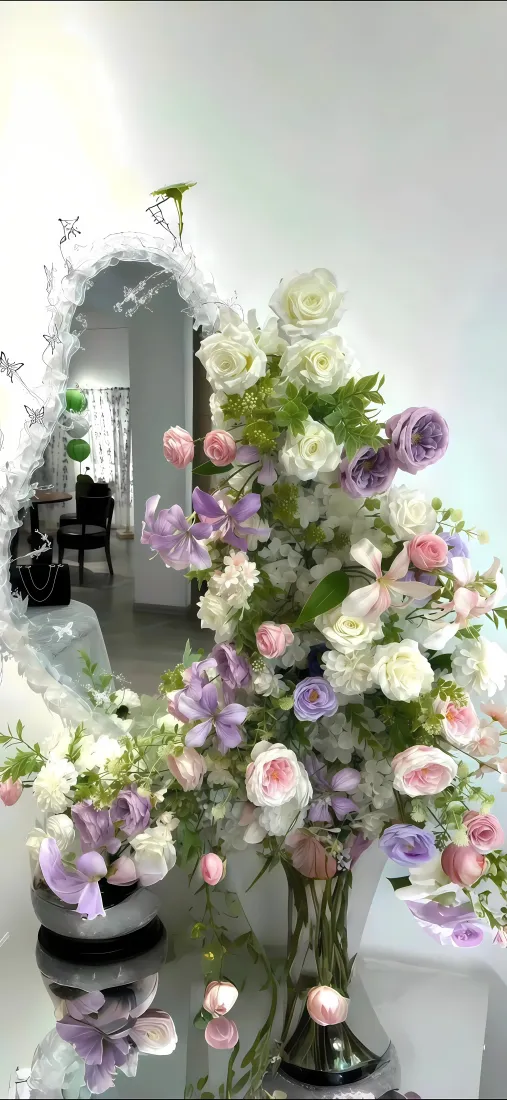 花束手机壁纸｜简约背景图片 - 室内粉紫花艺「哲风壁纸」