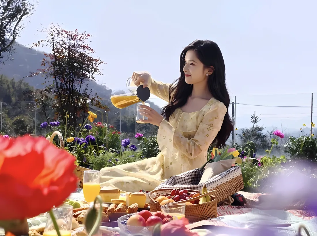 2k张婧仪野餐壁纸｜花园背景图片 - 黄色连衣裙「哲风壁纸」