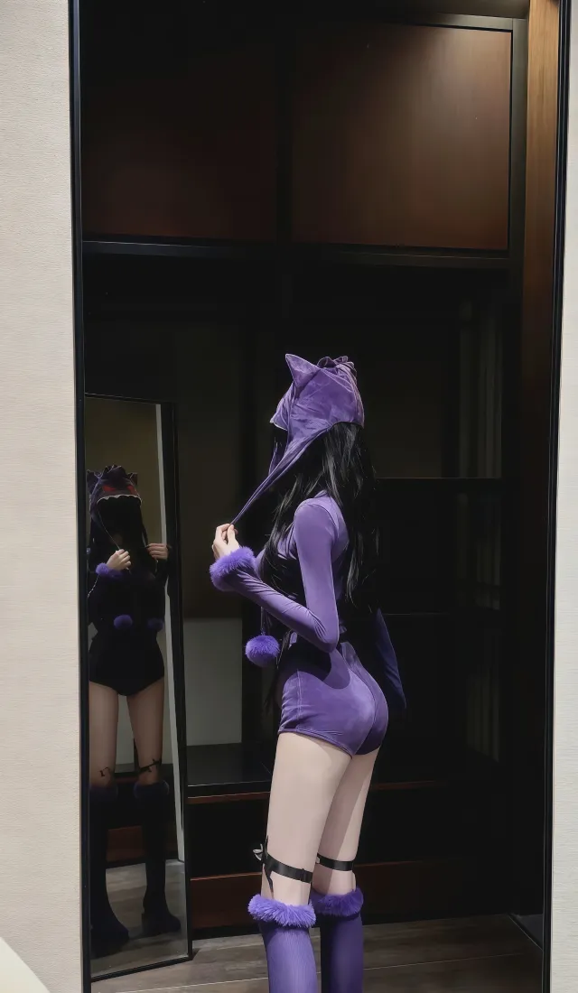 紫色猫耳cos手机壁纸｜室内镜子背景图 - 迷人「哲风壁纸」