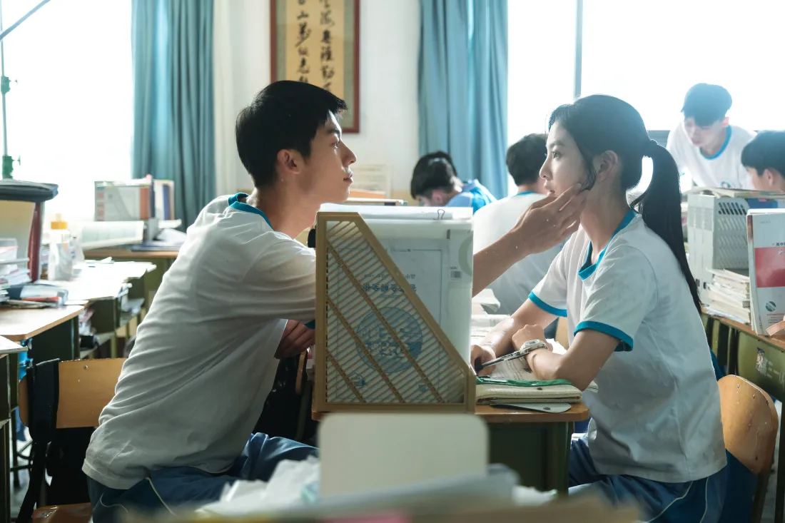 6k你的婚礼壁纸｜校园教室 - 章若楠许光汉校服「哲风壁纸」