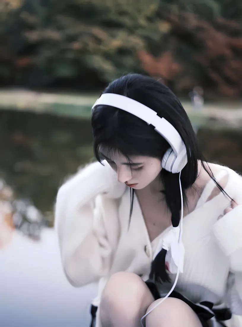 鞠婧祎手机壁纸｜湖水背景图片 - 耳机「哲风壁纸」