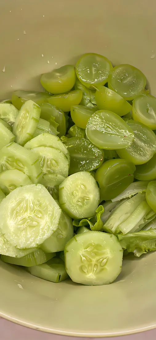 黄瓜切片蔬菜手机壁纸｜绿色护眼背景 - 食材料理「哲风壁纸」