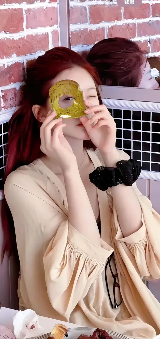 赵露思手机壁纸｜居家护肤背景图片 - 红发面膜「哲风壁纸」