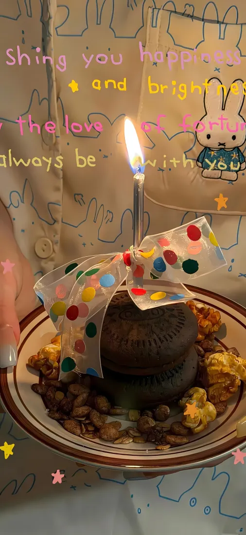 米菲兔手机壁纸｜生日蛋糕背景图片 - 蜡烛丝带「哲风壁纸」