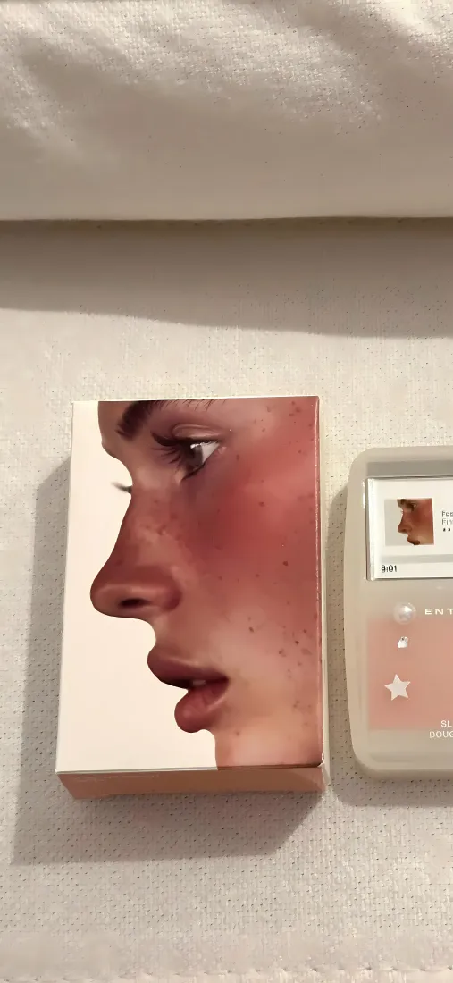 人物侧脸美妆盒手机壁纸｜简约背景 - ins风「哲风壁纸」