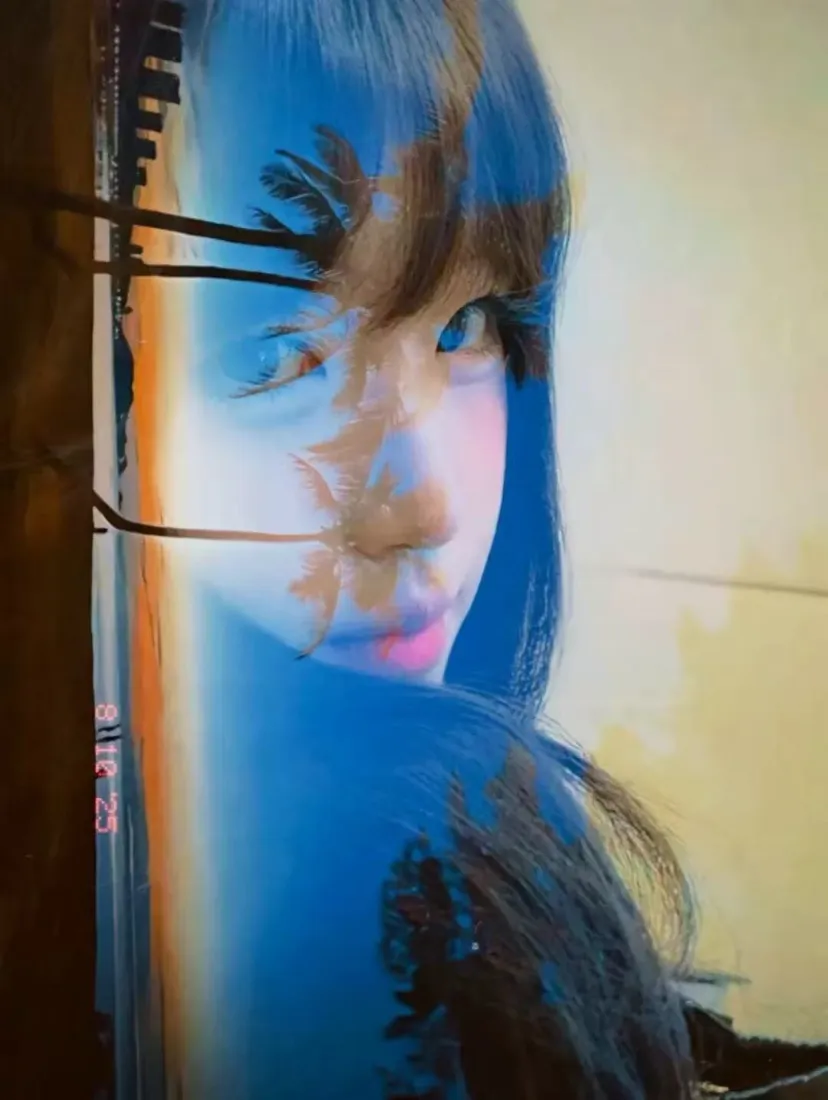 IOS蓝调美女手机壁纸｜艺术背景 - 自拍「哲风壁纸」