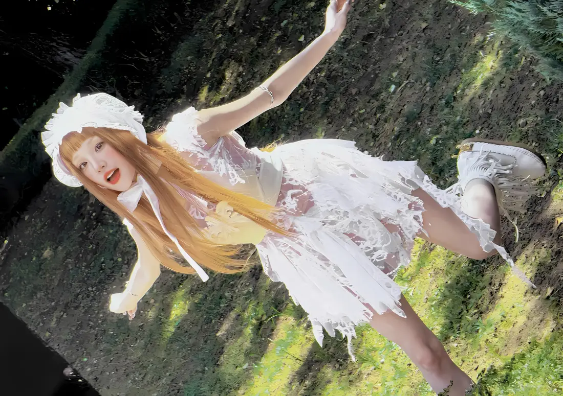 2k宋雨琦壁纸｜草地背景图 - 梦幻清新「哲风壁纸」