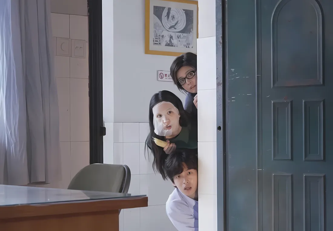 2k云边有个小卖部壁纸｜门后偷看 - 周也彭于晏「哲风壁纸」