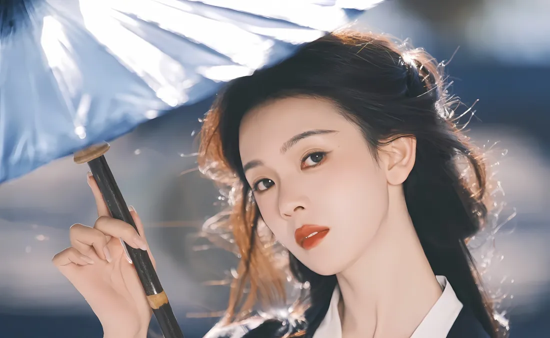 2k陈瑶古风壁纸｜蓝伞背景 - 红唇黑发「哲风壁纸」