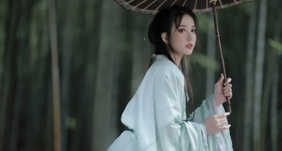 4k古风美女壁纸｜竹林背景图片 - 油纸伞汉服「哲风壁纸」