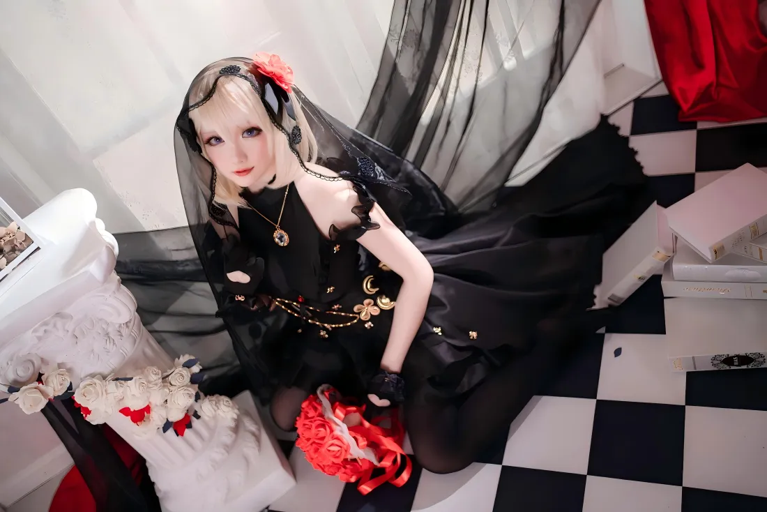 6k洛丽塔cos壁纸｜黑白格背景 - 黑衣美女「哲风壁纸」