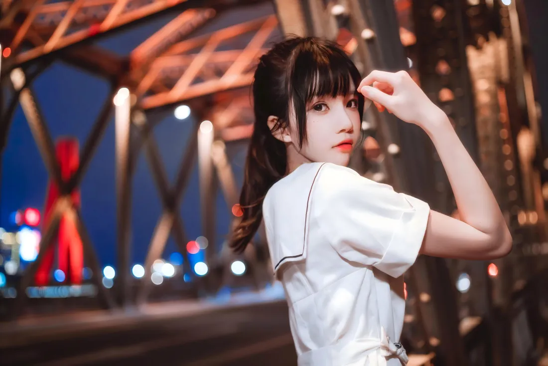 6k白衣美女夜景桥壁纸｜街拍背景图片 - 灯光「哲风壁纸」