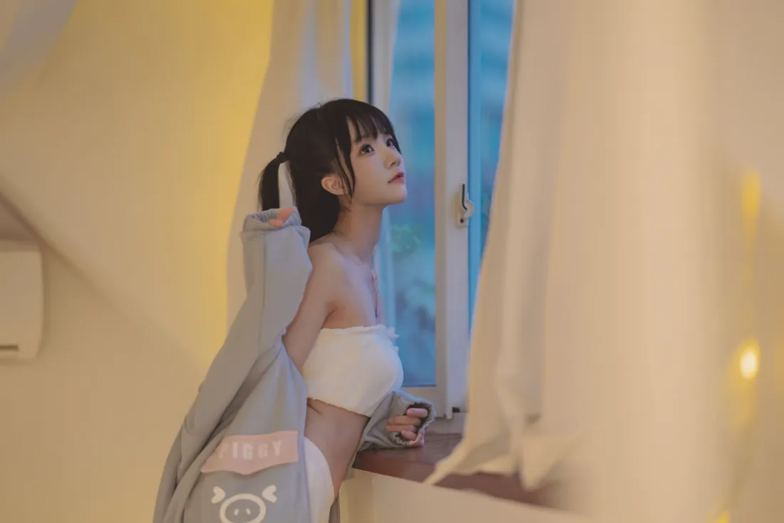 5k居家女孩壁纸｜窗边背景 - 可爱居家写真「哲风壁纸」