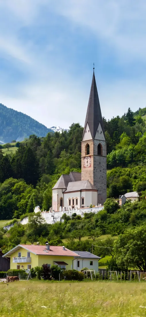 城堡手机壁纸｜自然风景 - 蓝天森林山脉「哲风壁纸」