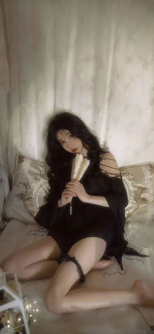 黑衣美女手机壁纸｜卧室背景图片 - 性感「哲风壁纸」