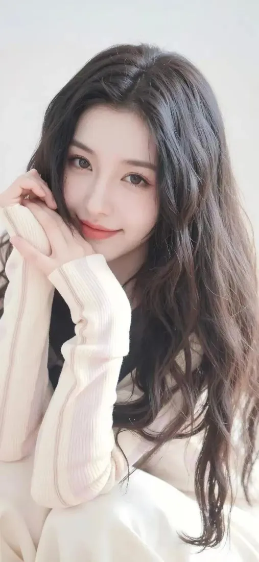 长发美女手机壁纸｜简约背景 - 浅色上衣「哲风壁纸」