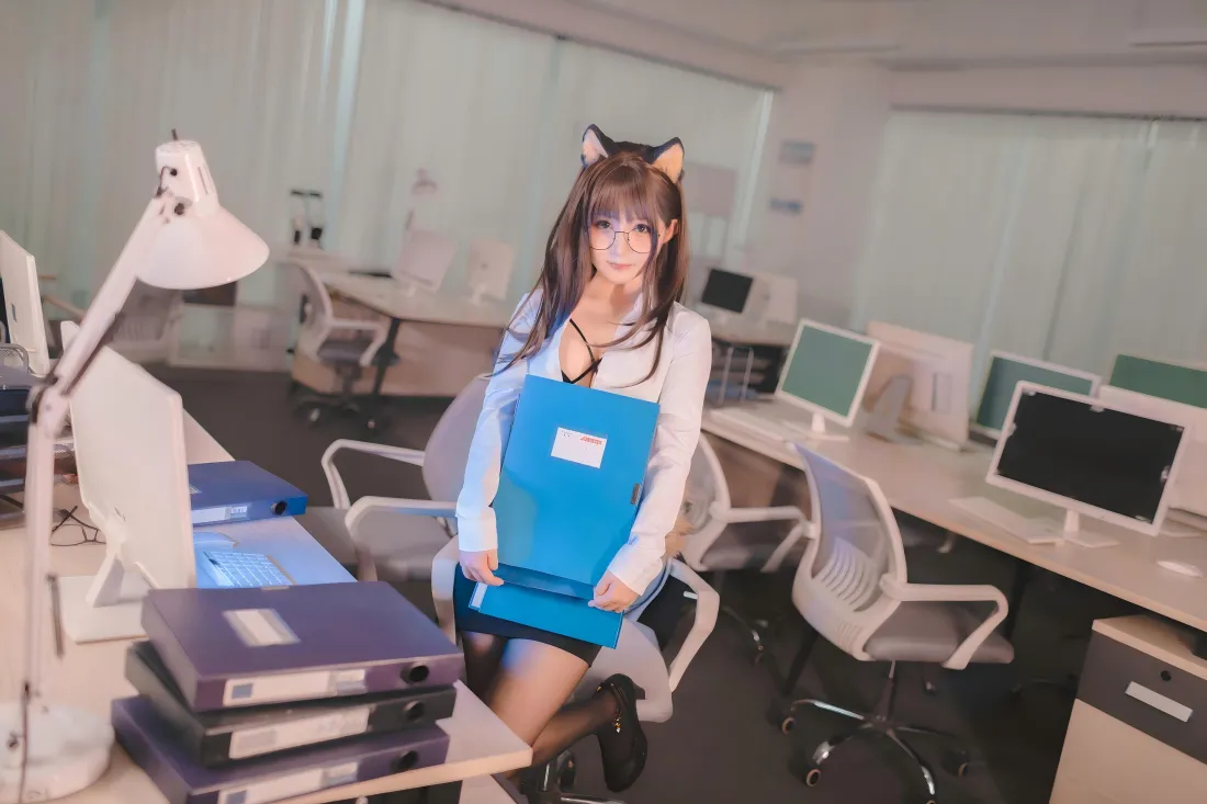 8k猫耳娘办公室壁纸｜职场背景 - 职业装「哲风壁纸」