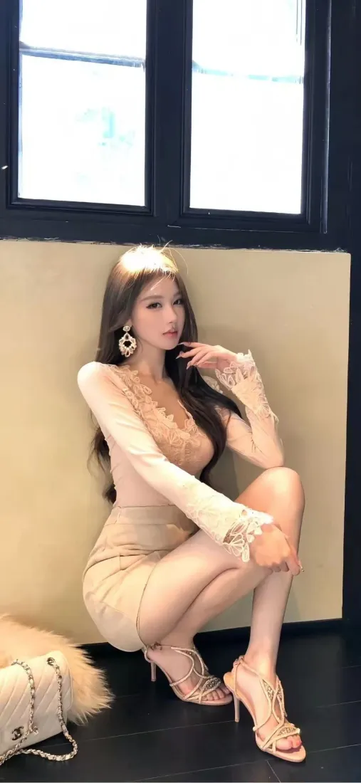 美女手机壁纸｜室内背景图片 - 连衣裙高跟鞋「哲风壁纸」