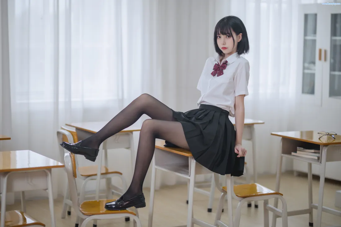 7k许岚JK制服壁纸｜教室背景 - 黑丝「哲风壁纸」