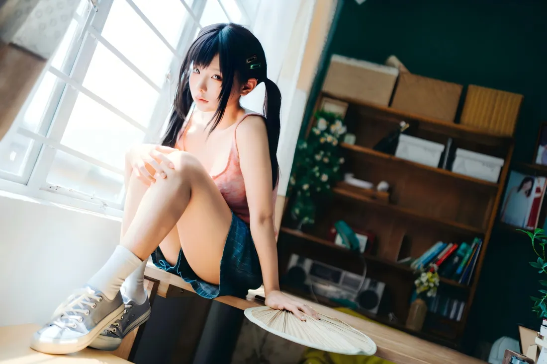 5k双马尾少女壁纸｜室内写真背景图片 - 美腿穿搭「哲风壁纸」