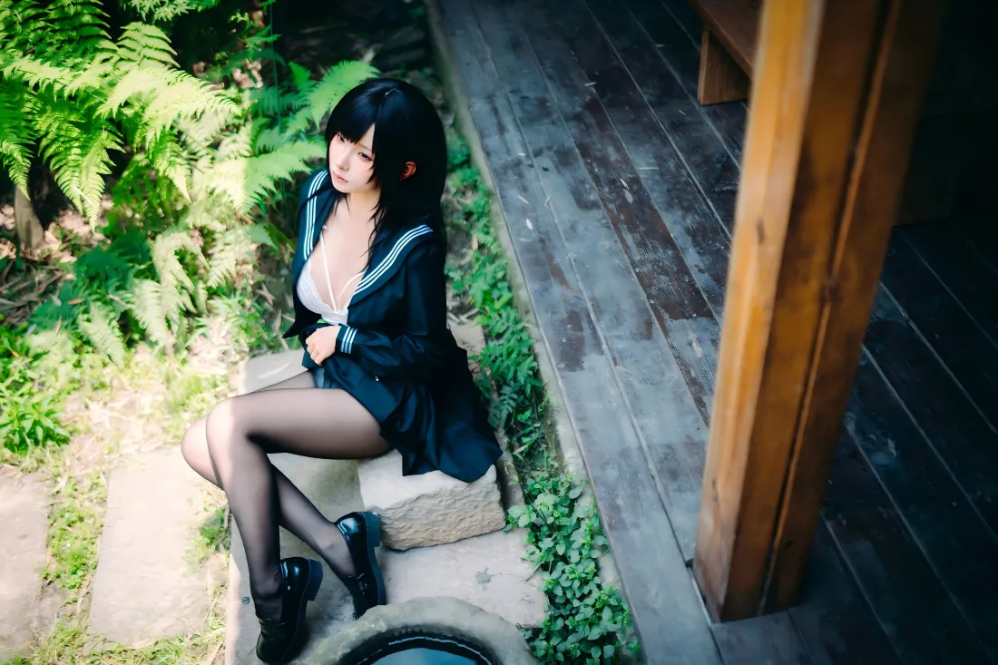 5k水手服美女壁纸｜户外写真 - 黑丝短裙「哲风壁纸」