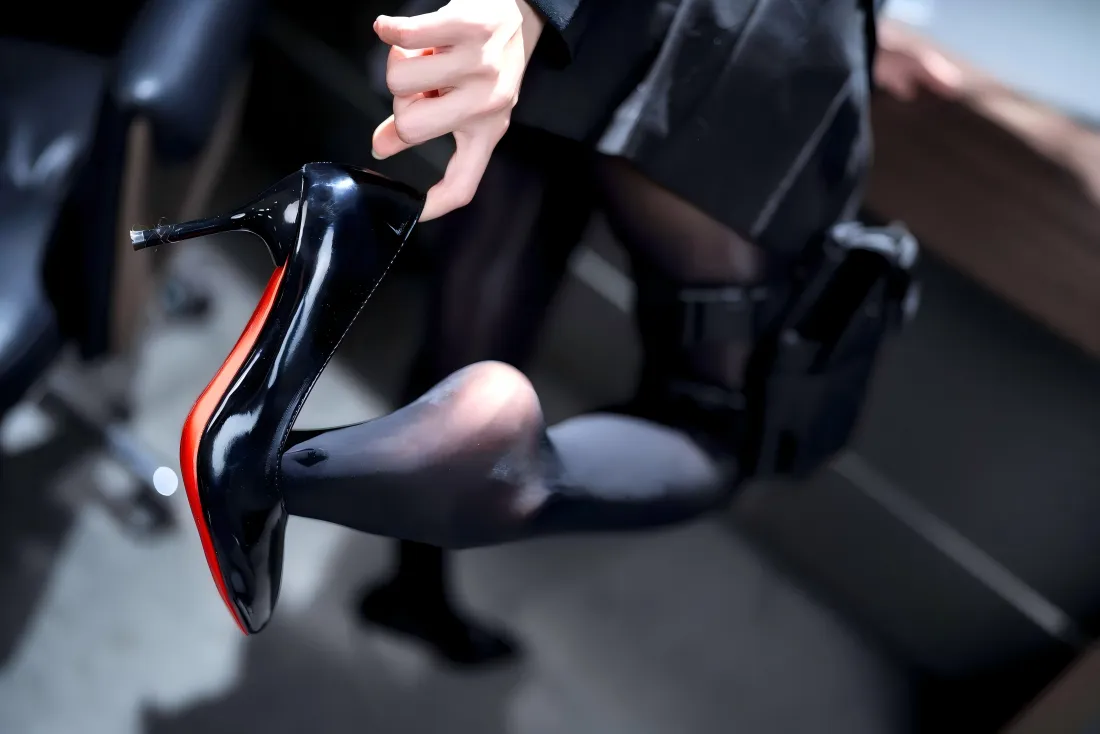 6k黑丝美腿壁纸｜高跟鞋背景 - 性感迷人「哲风壁纸」