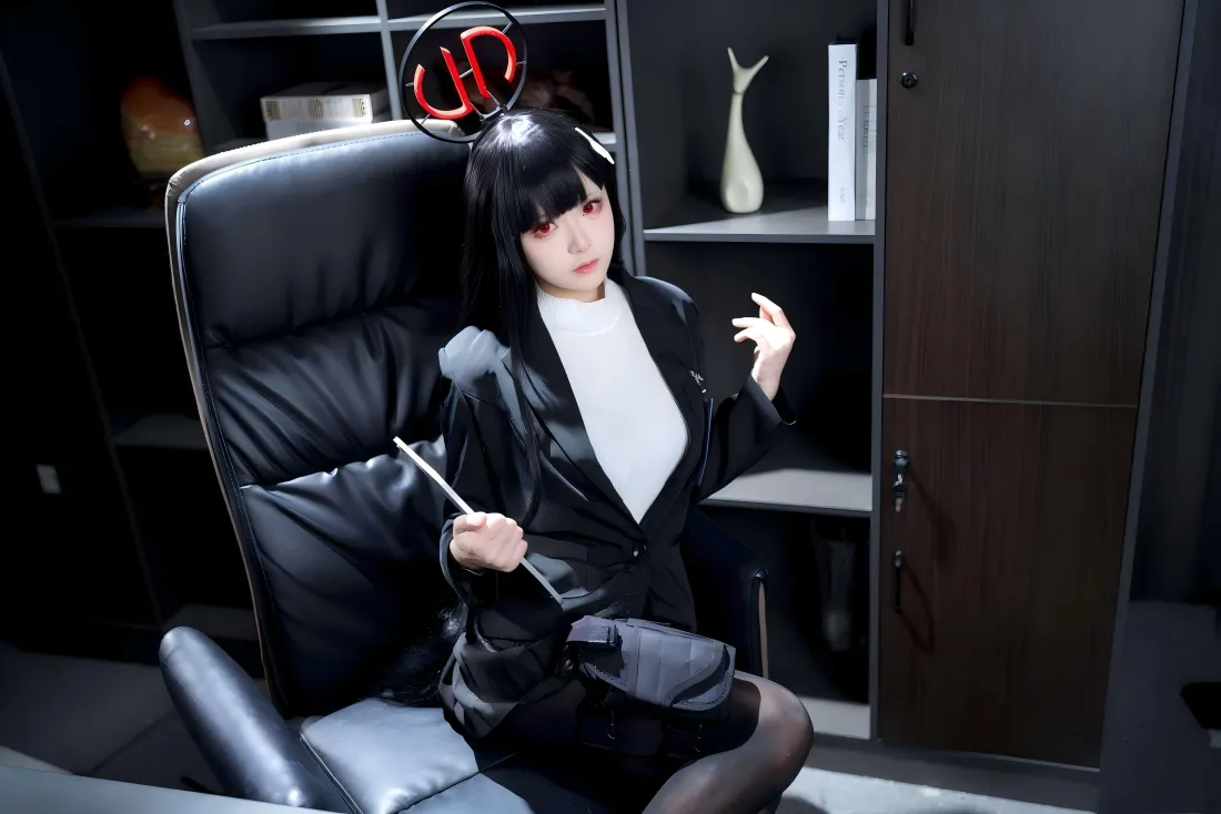 6k黑丝职业秘书壁纸｜办公室背景 - 教鞭「哲风壁纸」